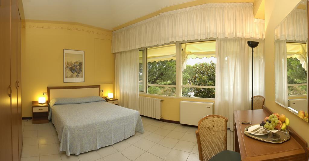 Hotel Le Ginestre Лидо-ди-Камайоре Экстерьер фото